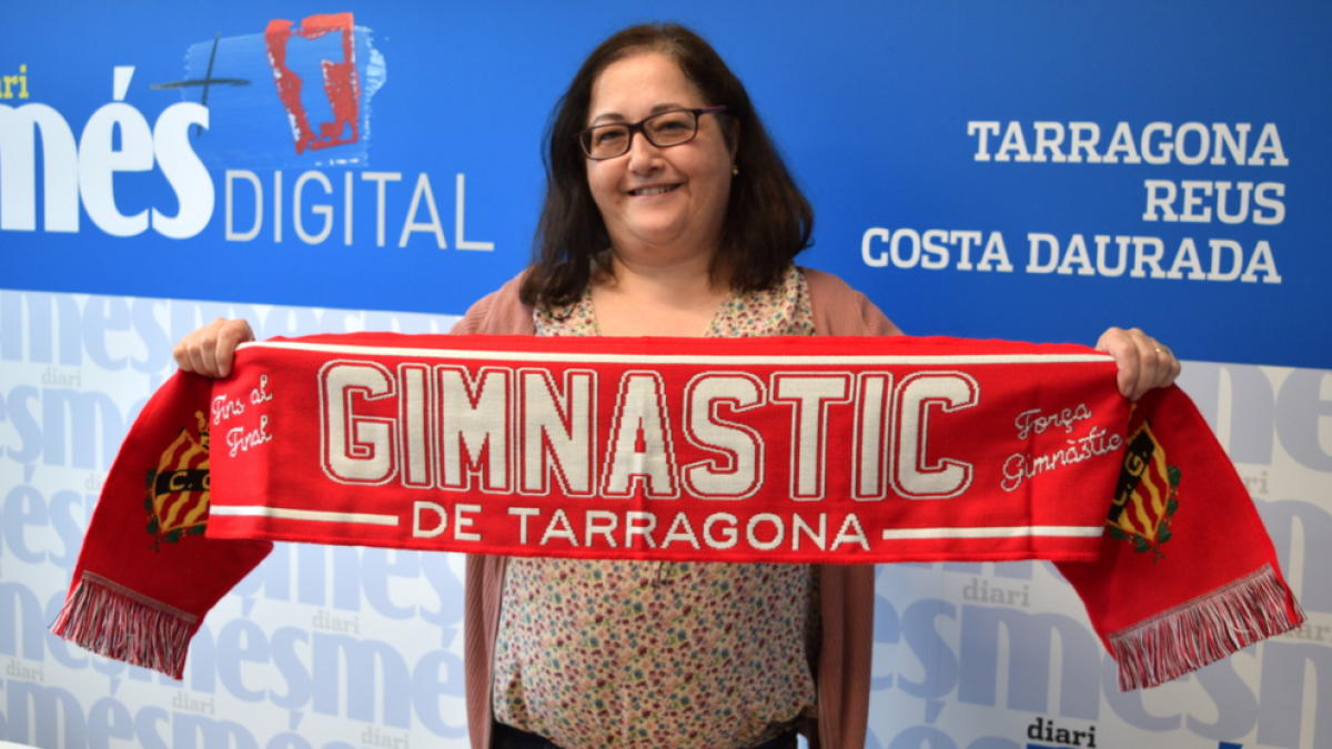 Recogen el premio de la bufanda del Nàstic del partido contra el Mirandés