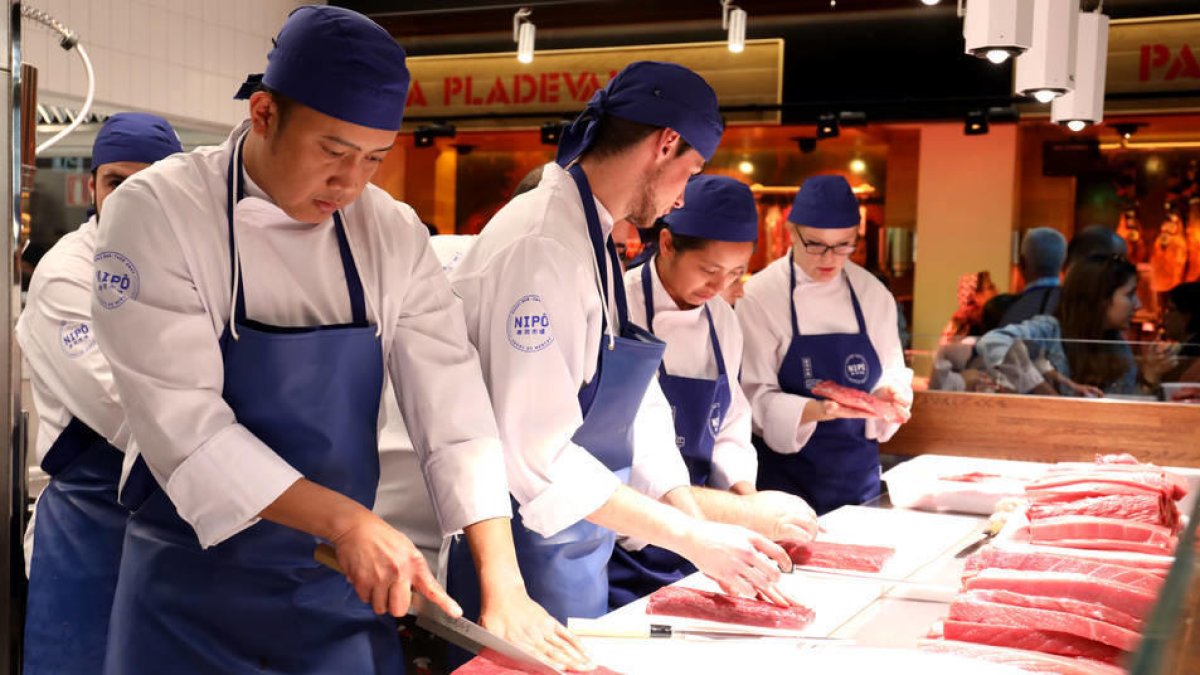 Paradistes al Mercat Central.