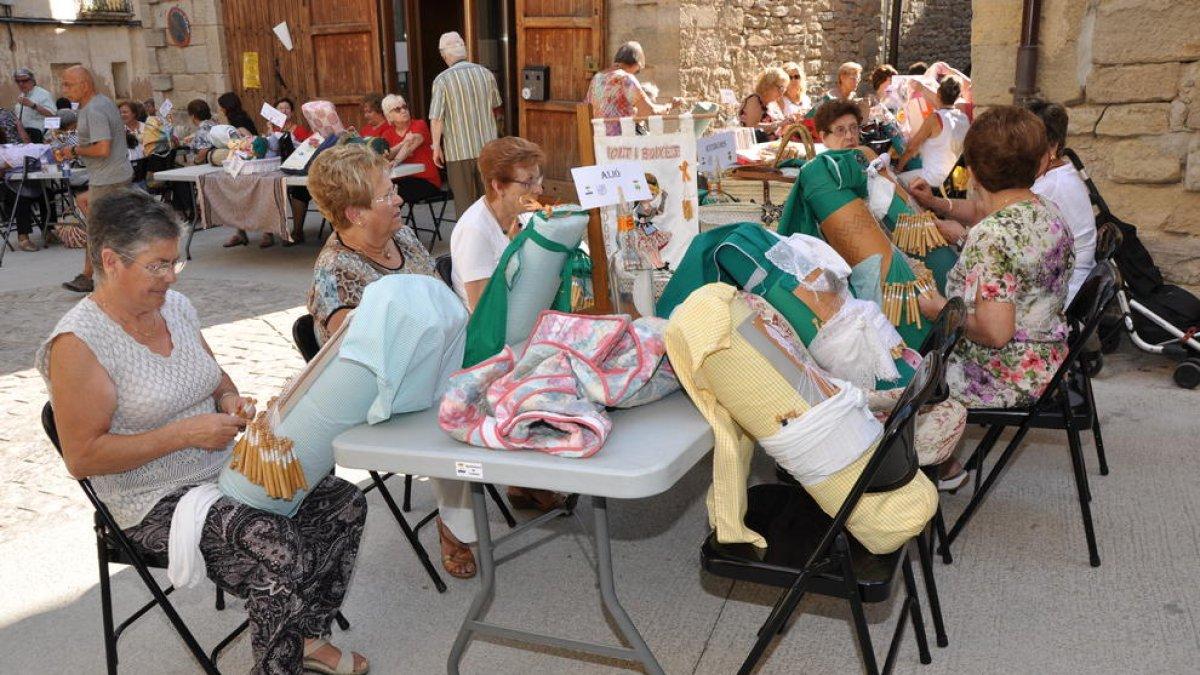 Conesa despide el verano con el la Trobada de Puntaires y la caldereta de arenques
