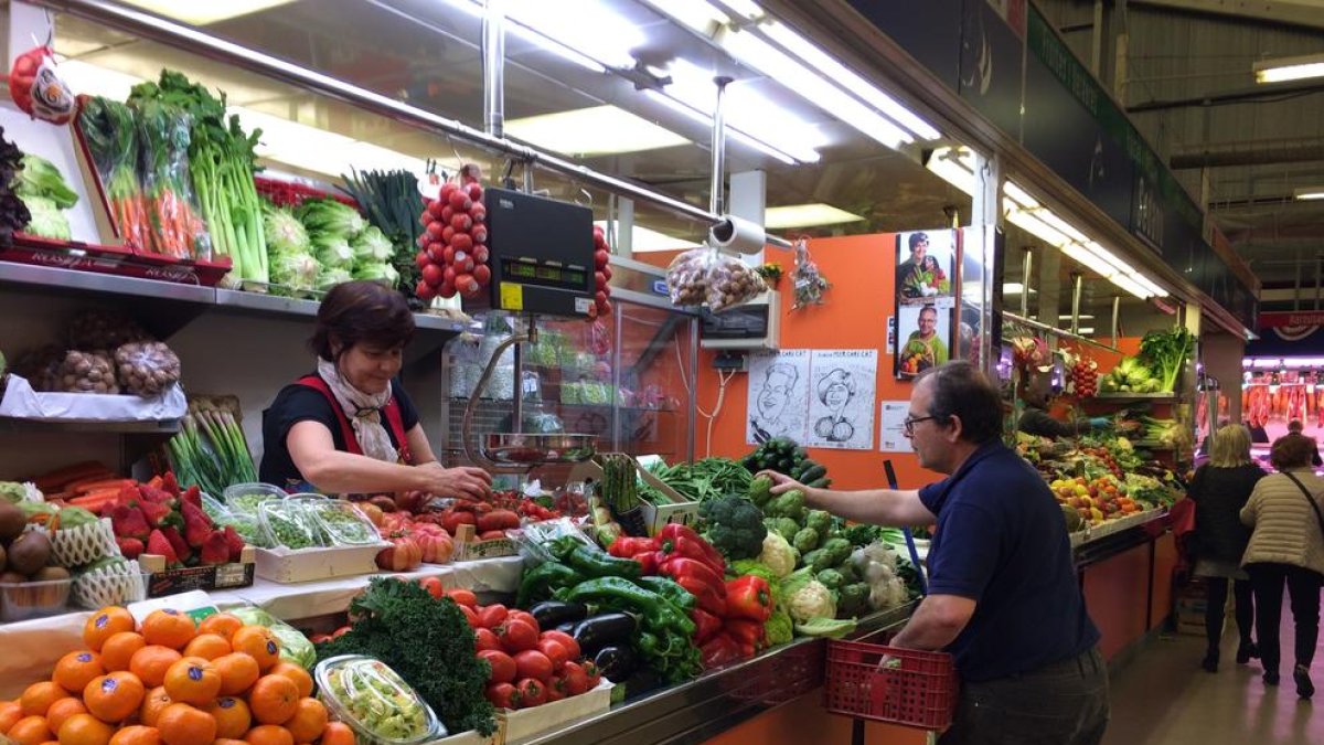 Dieciocho paradistas del Mercado Central se muestran contrarios al nuevo horario