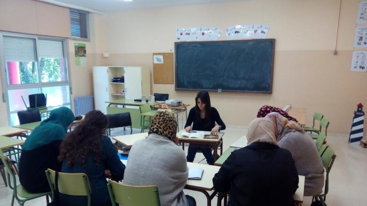 La formación de familias vulnerables en las escuelas mejora el rendimiento de los hijos