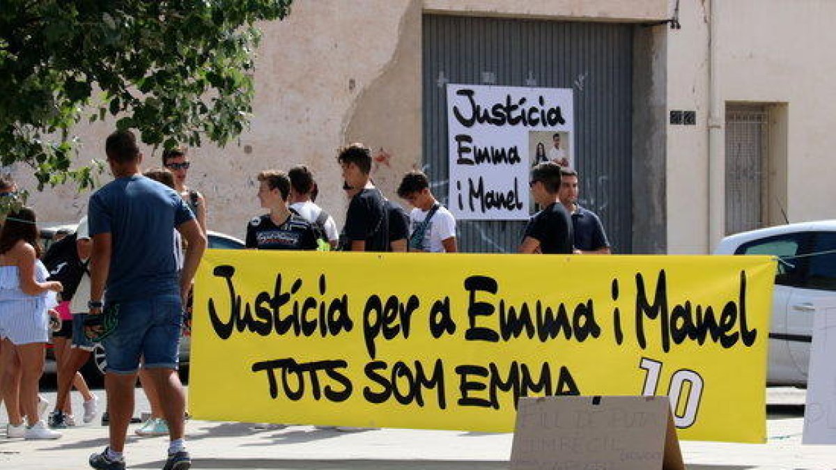 Reclamen justícia davant els jutjats pels dos joves morts en un accident provocat per un conductor drogat a Amposta