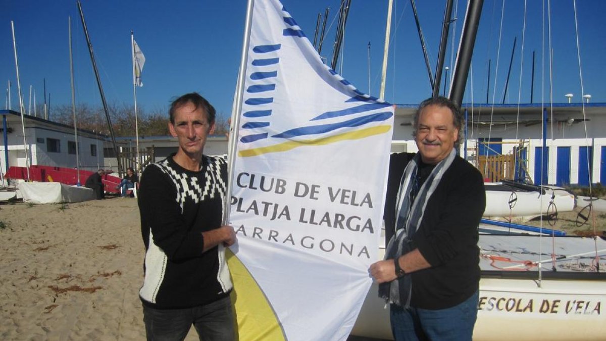Mediterrània i el Club de Vela Platja llarga organitzen un passeig en catamarà en benefici de la Marató
