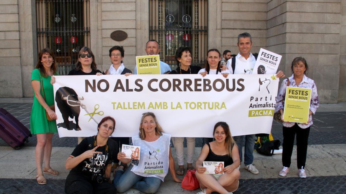Encenten una campanya per recollir signatures per abolir els correbous