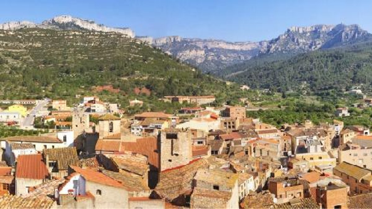 S'ensorra un mur a Pratdip i queda al descobert la instal·lació elèctrica