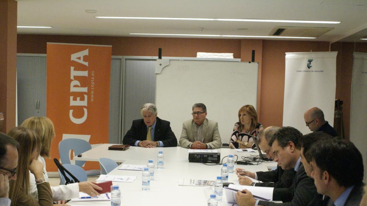 Los empresarios reclaman completar el tercer hilo para mejorar la competitividad