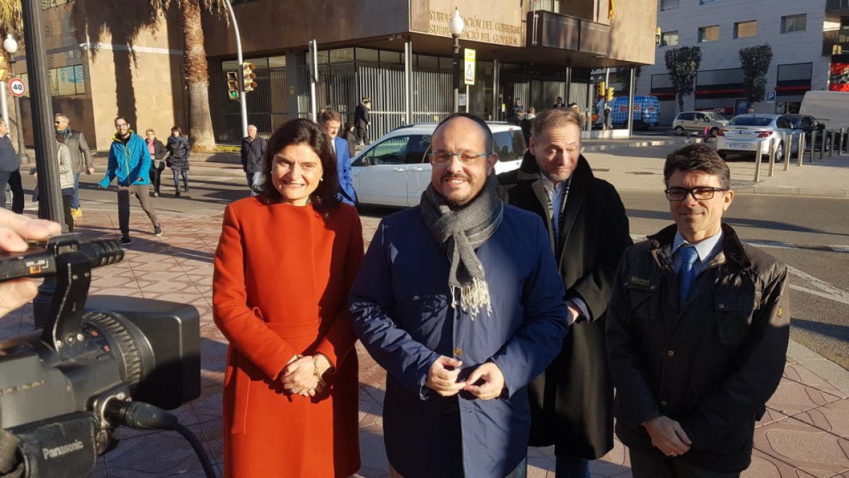 Alejandro Fernández: «Hay que reivindicar la Constitución porque ha supuesto la etapa más próspera de la historia de Cataluña»