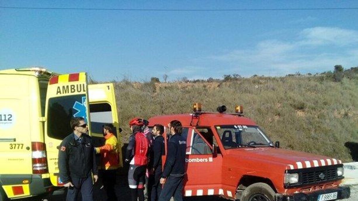 Los Bomberos evacuan a un ciclista a Cornudella