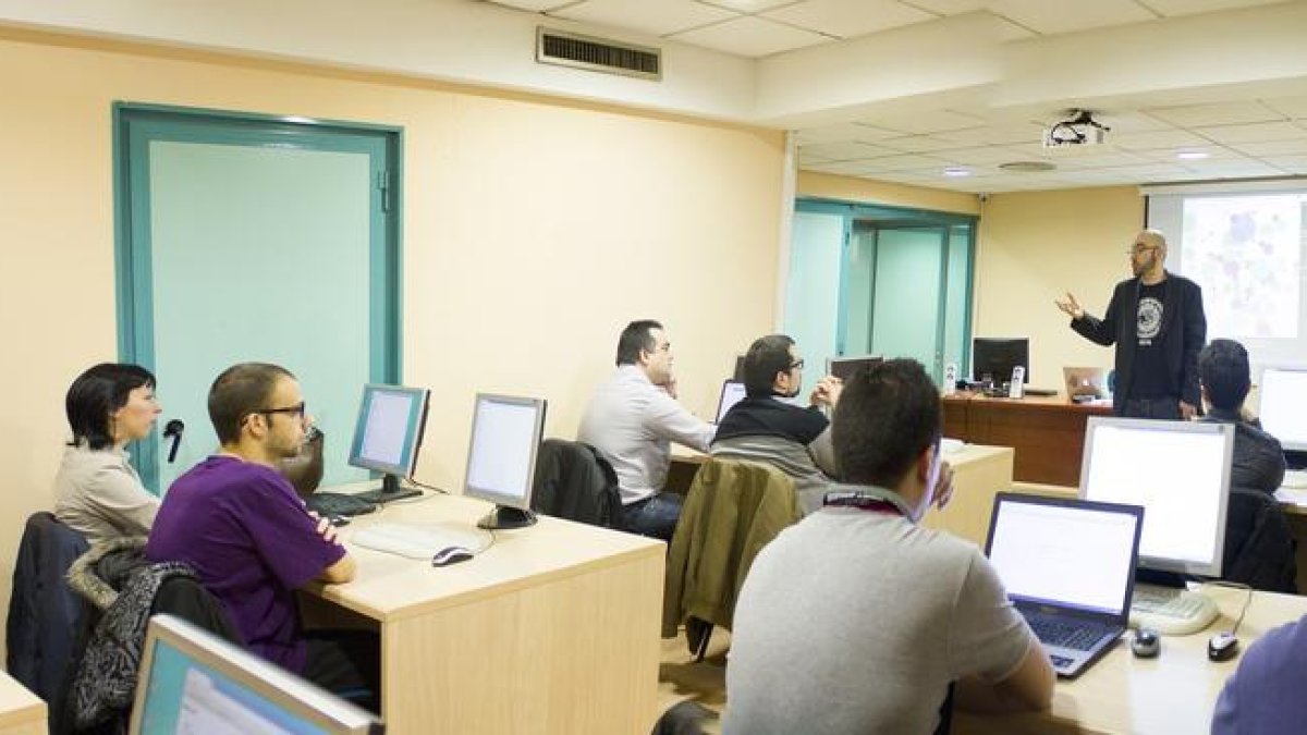 Els funcionaris de la Generalitat podran impartir més de 75 hores anuals de formació