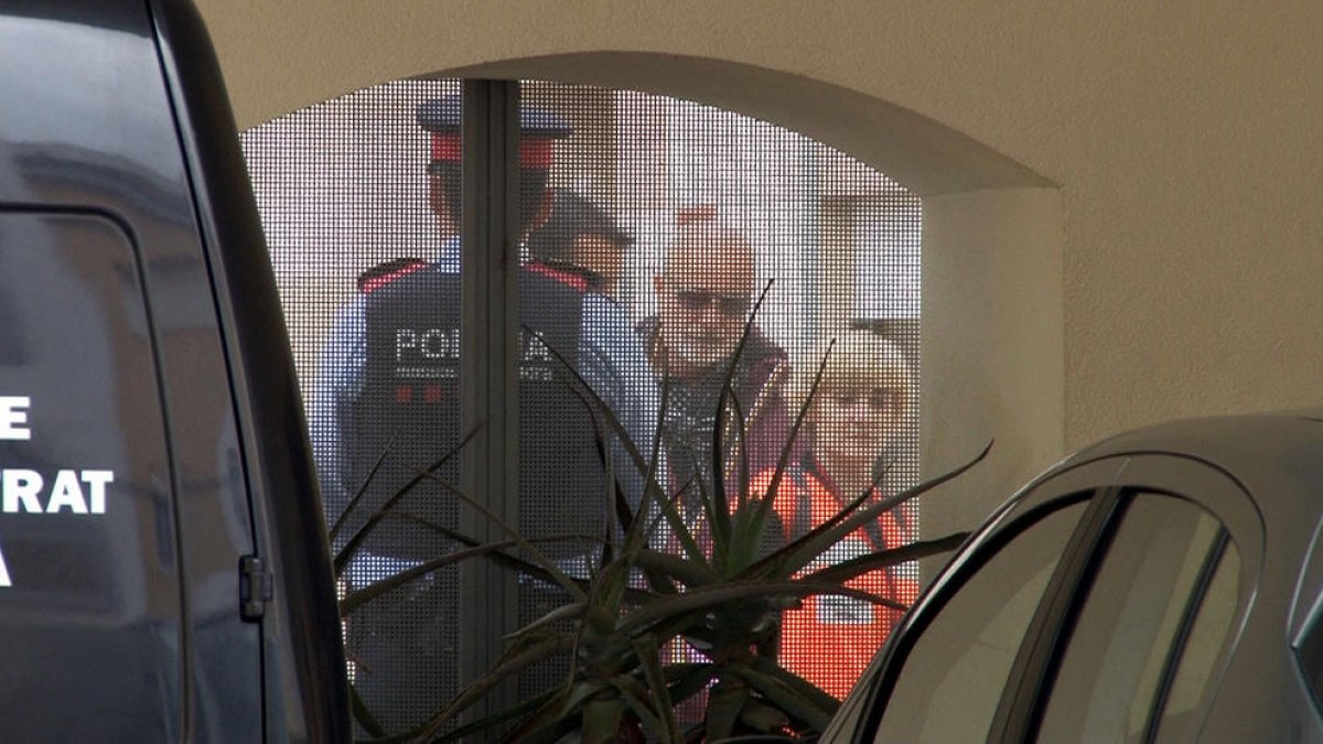 Els familiars de les víctimes arriben al tanatori de Tortosa