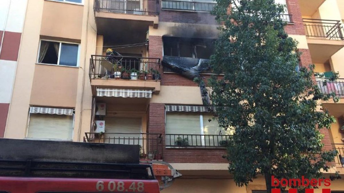 Quema completamente un piso en Vila-seca