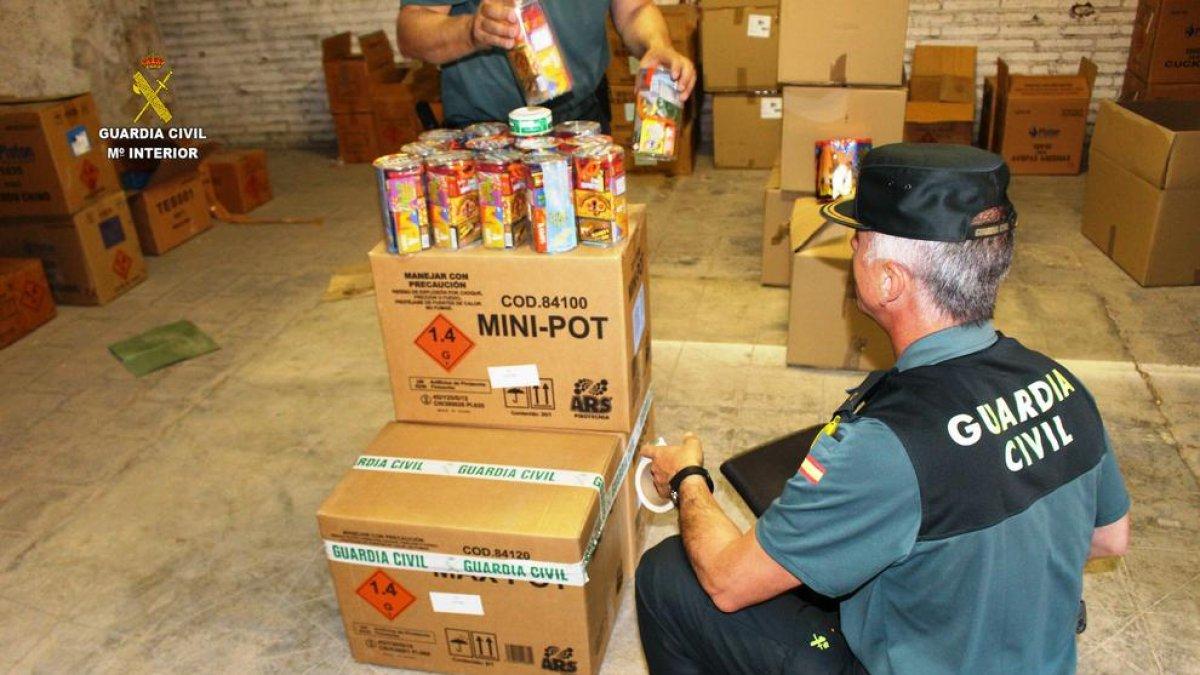 La Guàrdia Civil intervé més de 400.000 unitats de material pirotècnic a Reus