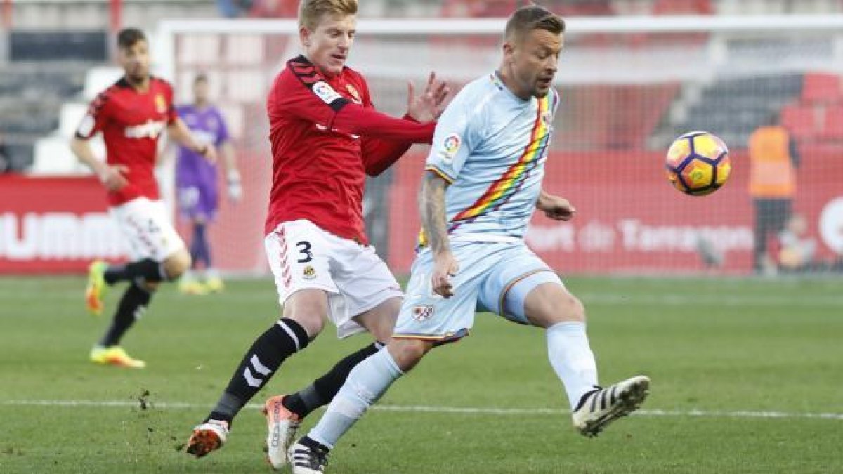 El Rayo enfonsa encara més al Nàstic (0-1)