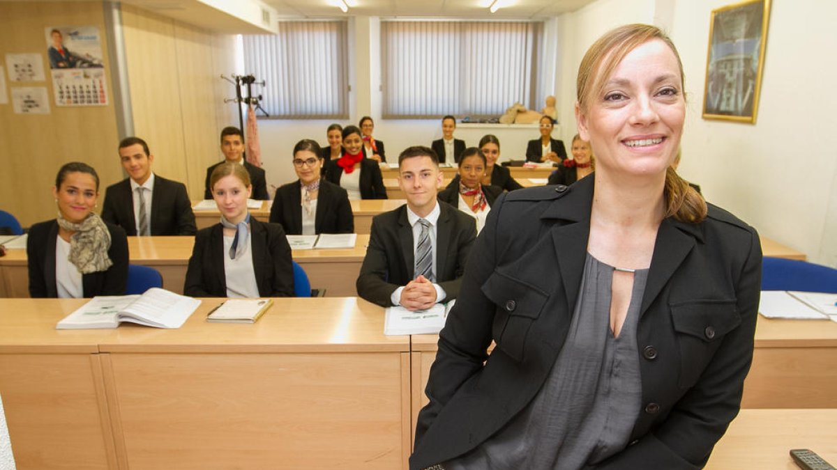 De profesora de danza en Cambrils a azafata de cabina en Shangai