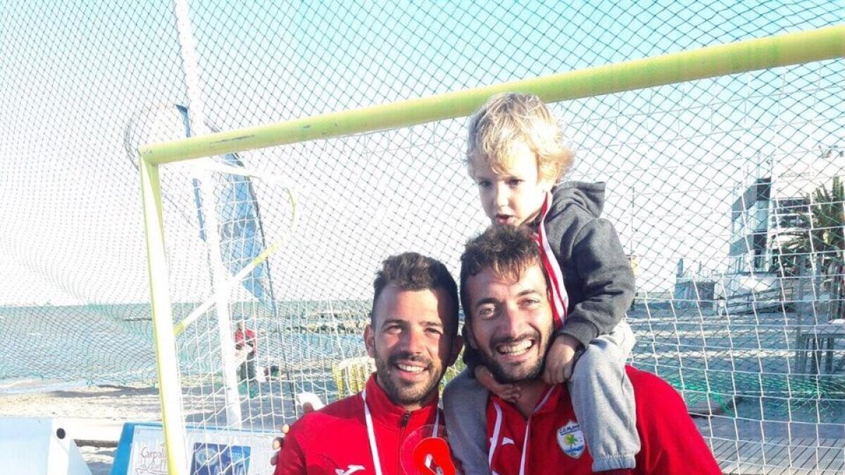 Els torrencs Llorenç Gómez i Adrián Frutos guanyen el Beach Soccer Mar menor
