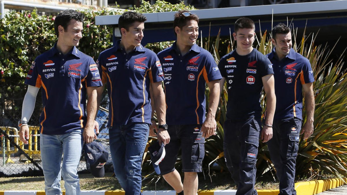 Marc Márquez i els demés pilots de l'Equip Repsol Honda, a Tarragona