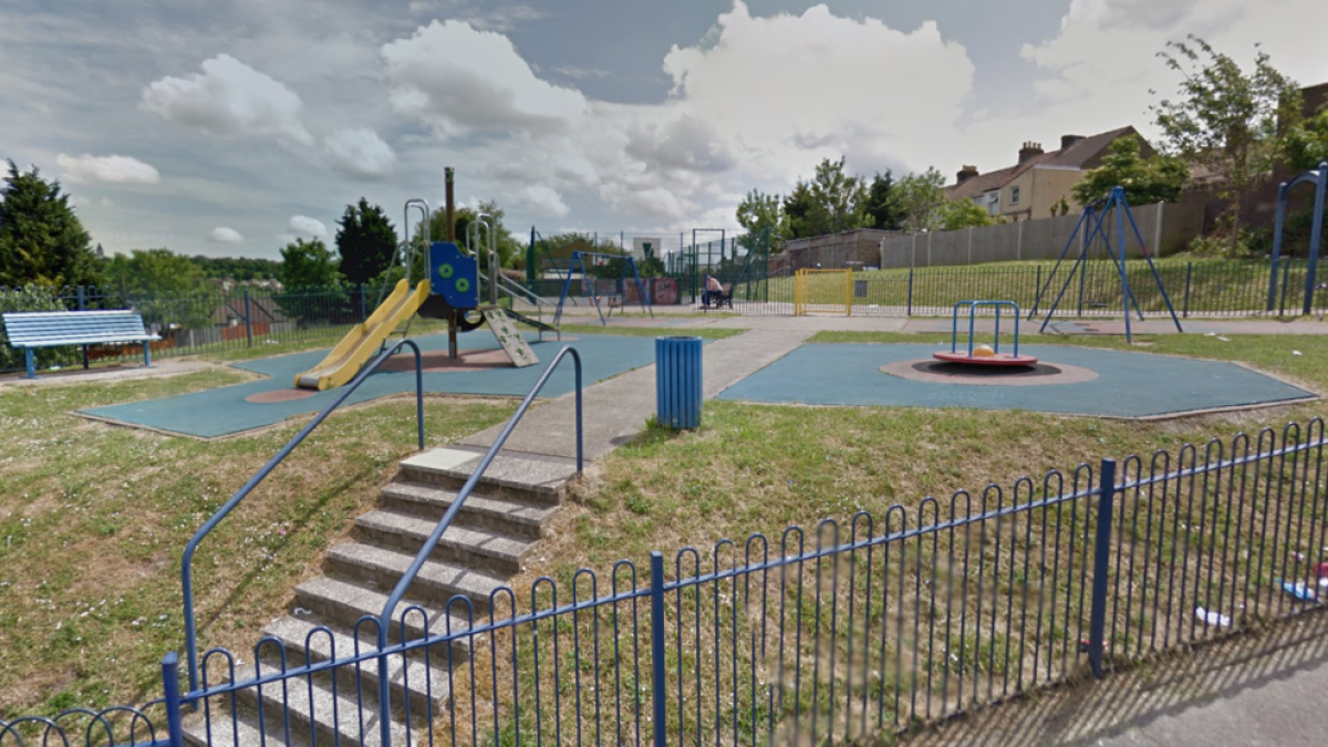 Un perro muerde, reiteradamente, la cara de una niña de 18 meses