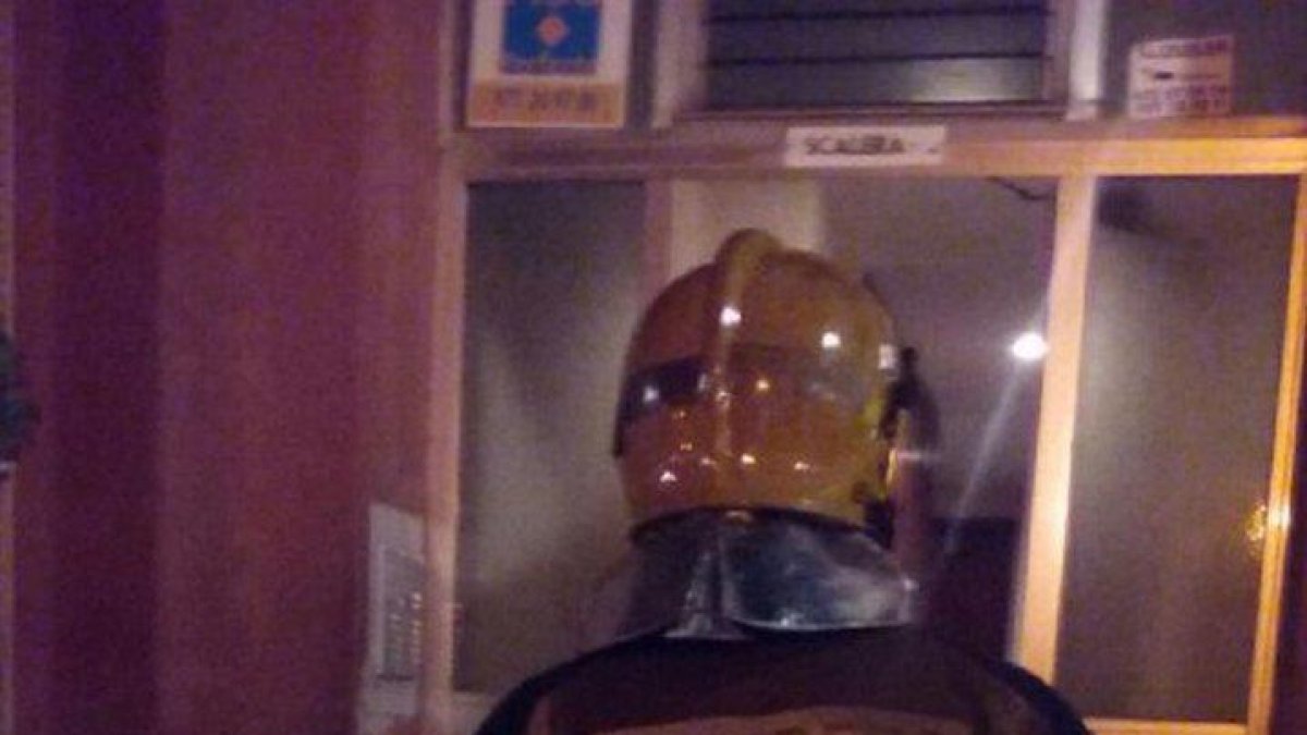 Els bombers extingeixen dos focs en campanes extractores a Tarragona i Calafell