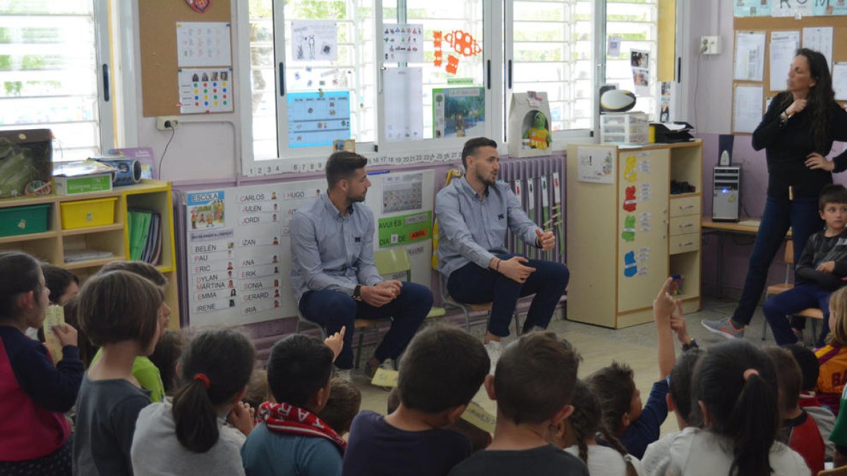 La Escuela La Canonja recibe a los jugadores de Nàstic Xavi Molina i Dimitrievski