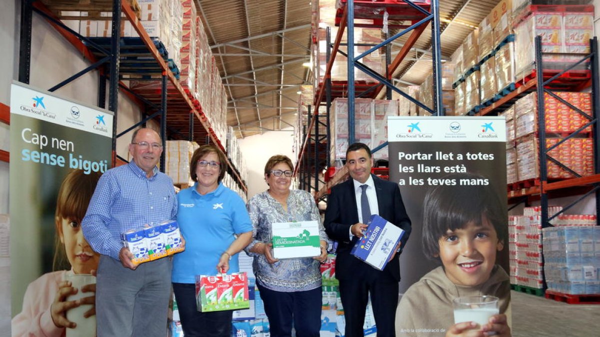 Ningún niño sin bigote, pobre, la Caja, leche, Banco de Alimentos, niño, crisis, recursos, alimento, desfavorecido, campaña, niño