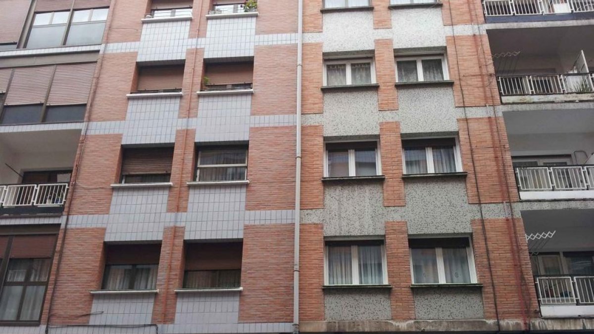 La Generalitat avisa de posibles sanciones a los propietarios que no revisen los edificios viejos