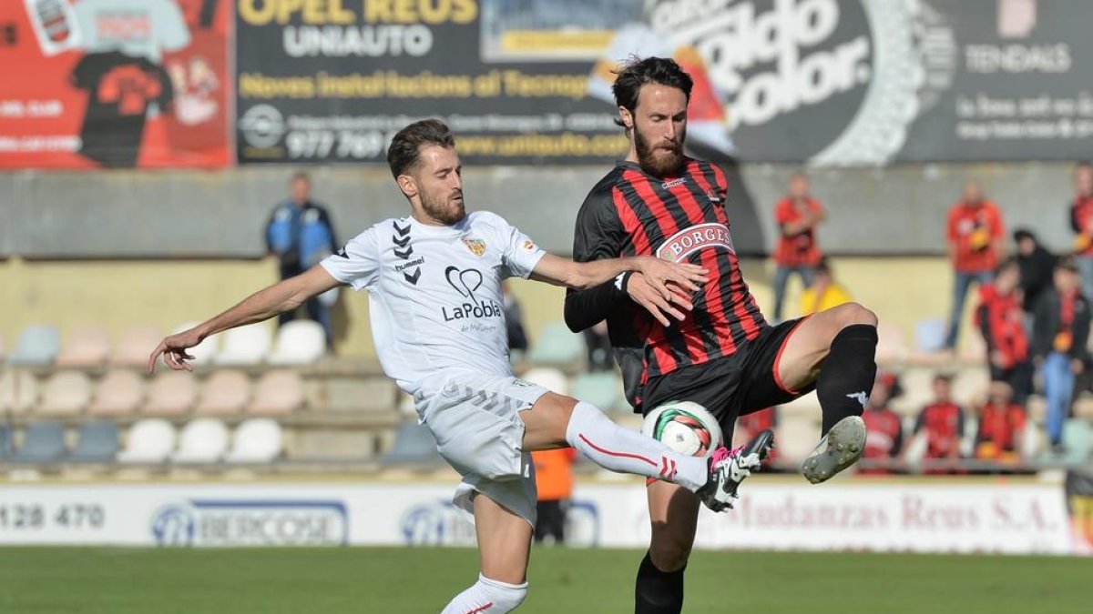 El migcampista Rafa García renova amb el CF Reus per una temporada