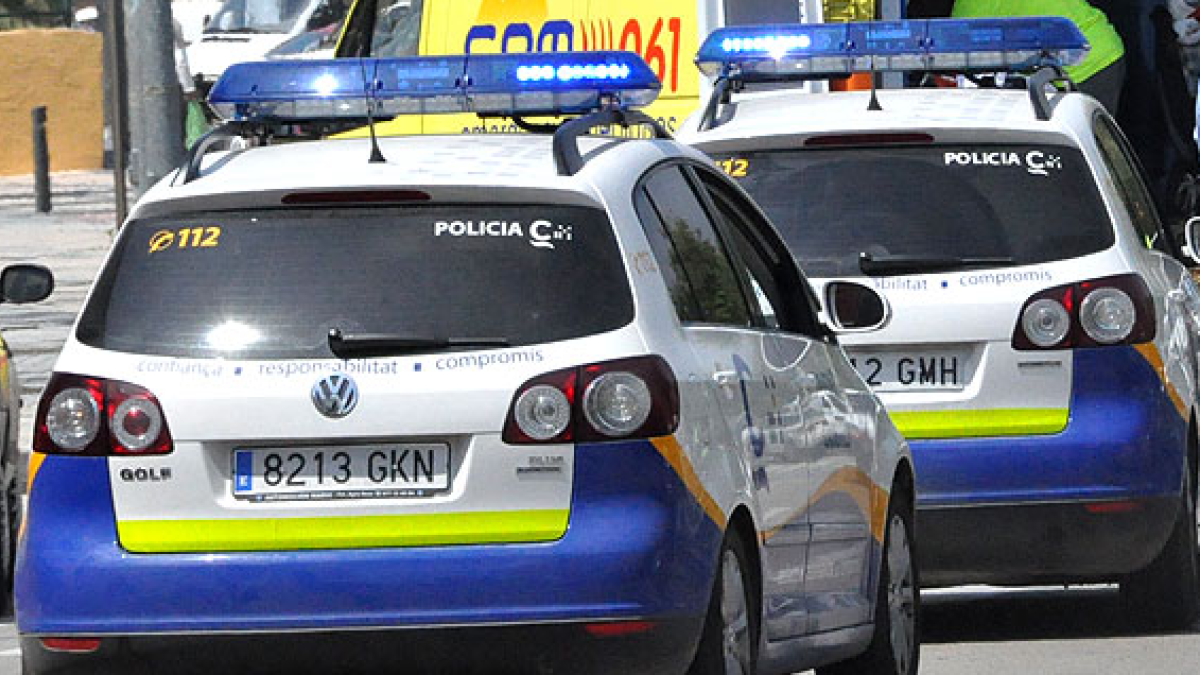 La policia de Cambrils busca un piròman que crema pneumàtics i actua amb un passamuntanyes