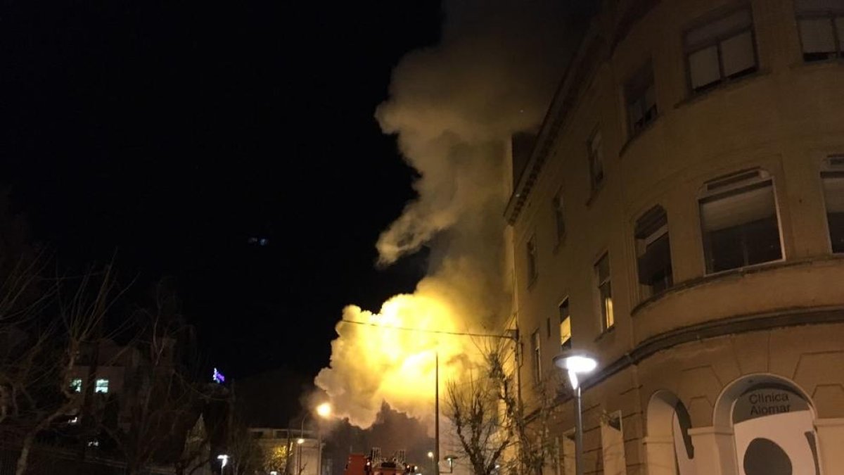 Incendi a un pis del carrer Antoni Gaudí de Reus
