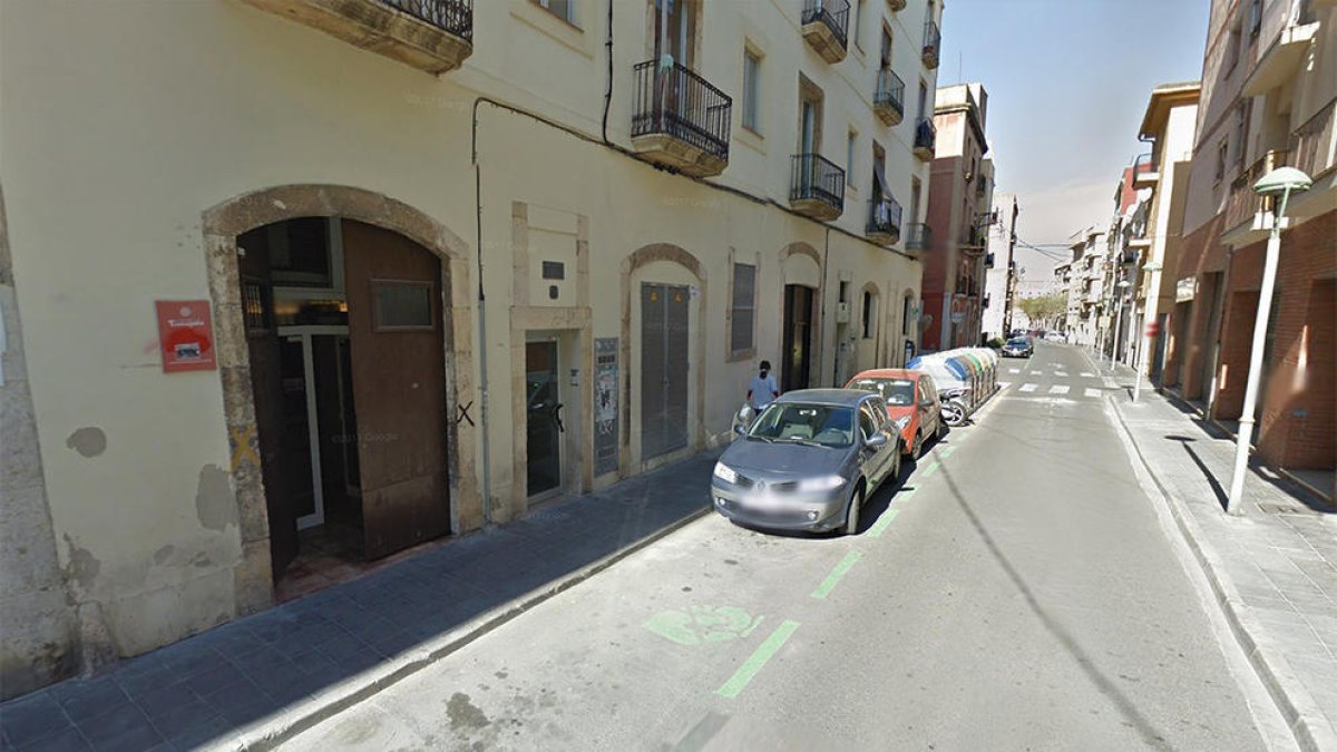 Detenido después de amenazar violentamente al personal del centro de los sin techo de la Part Baixa