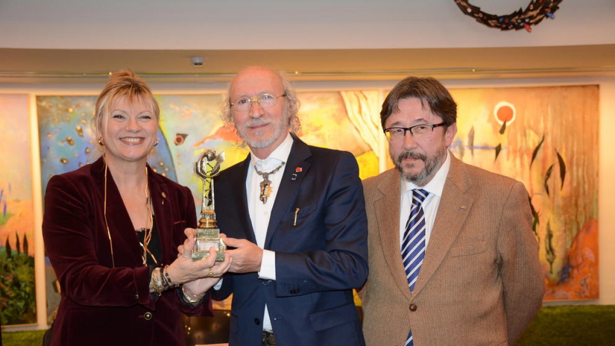 El comercio de la ciudad se viste de gala para recibir los Premios Fòrum