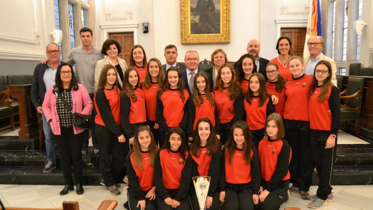Recepción del equipo juvenil de patinaje del Reus Deportiu, Campeón de Europa de Grupos Show
