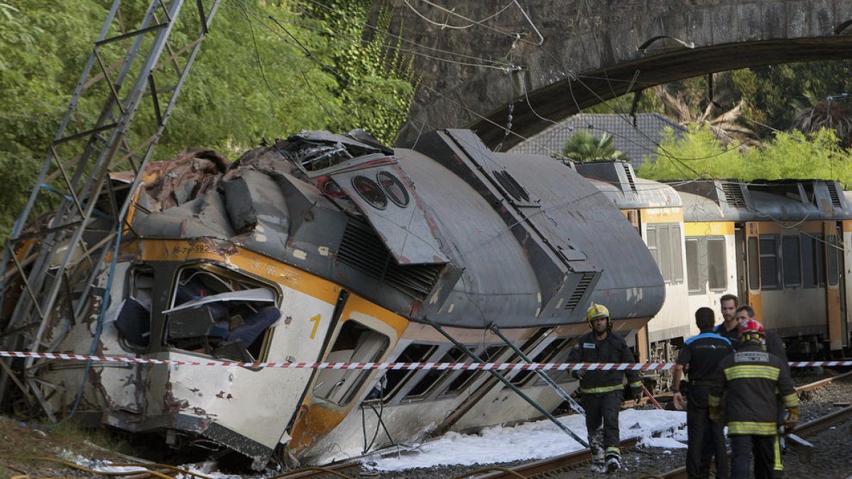 Almenys dos morts en un accident ferroviari a Galícia