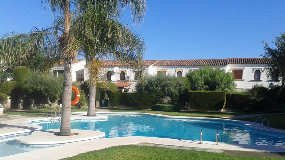 Un grup de veïns rep amenaces i insults en intentar aturar uns ocupes a Vilafortuny