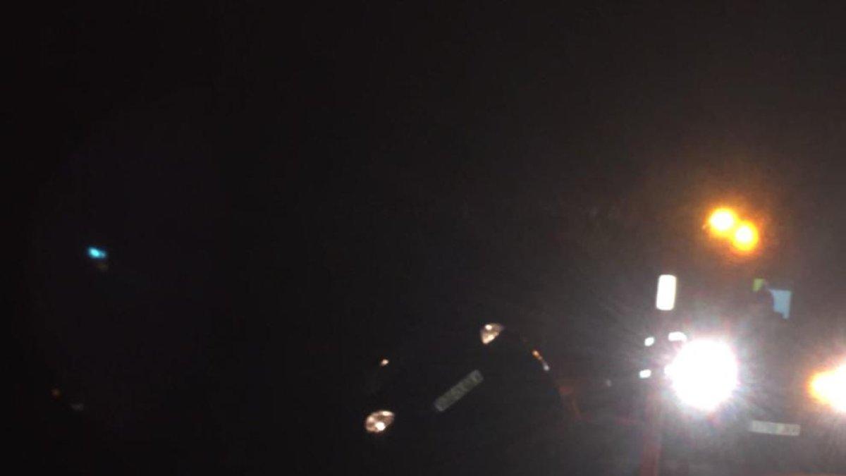 Un cotxe surt de la via aquesta matinada a la carretera de Maspujols