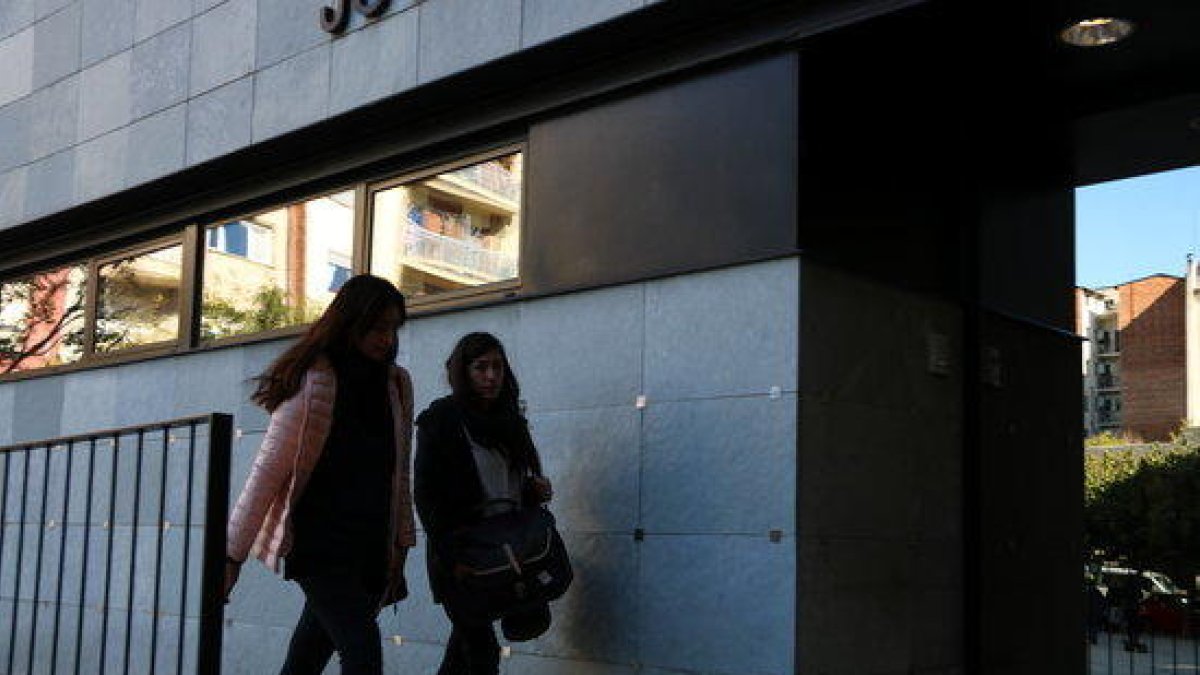 El juez mantiene como investigados los ocho docentes de la Seu d'Urgell después de tomarles declaración