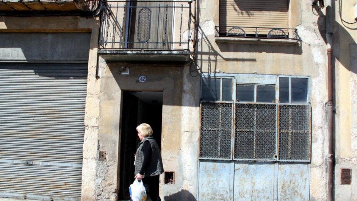 homicidi, Valls, matar, home, detingut, ganivetades, dona