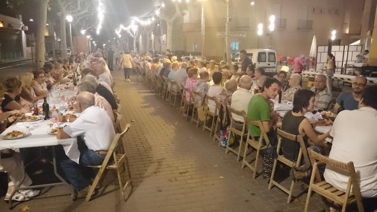 El 'Sopar de les estrelles' reuneix 120 persones al Morell