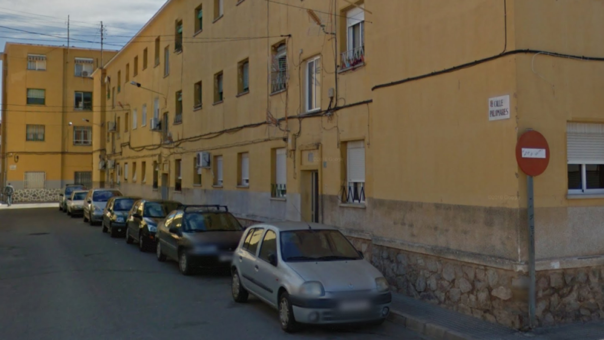 Detenen una dona per apunyalar la seva companya de pis