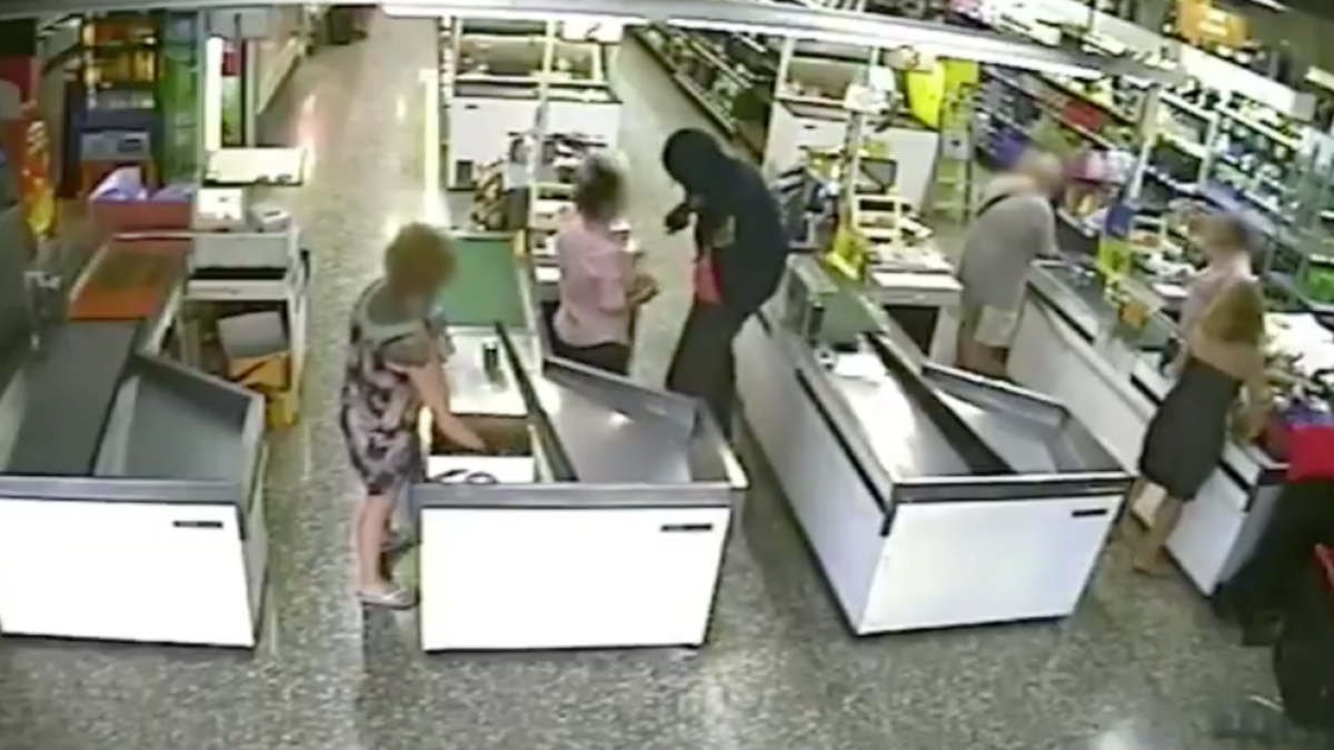A presó un atracador que va robar a dos establiments de Segur de Calafell