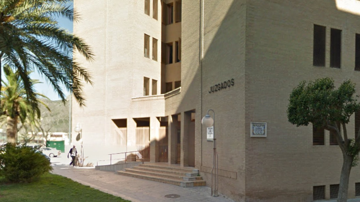 Condenado por clavarle un cuchillo a su padre porque la comida estaba fría