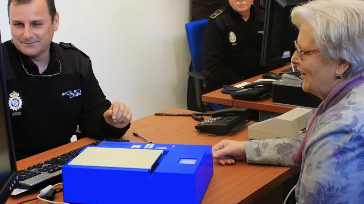 La falta d'efectius policials podria provoca col·lapses a les oficines de DNI