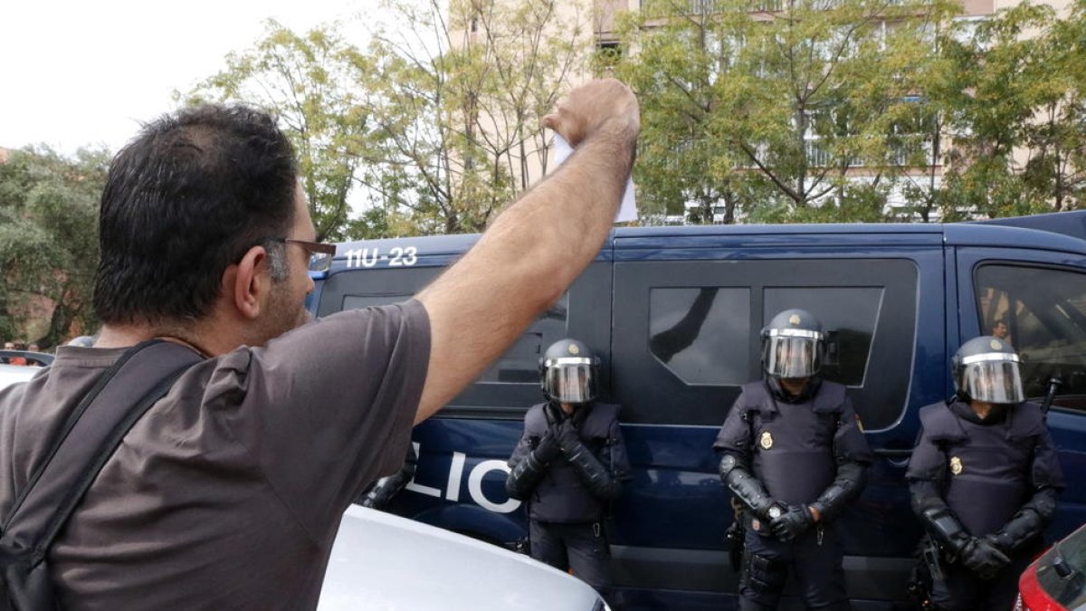 española, instituto, policía, referéndum, urnas, Sant Salvador, Tarragona