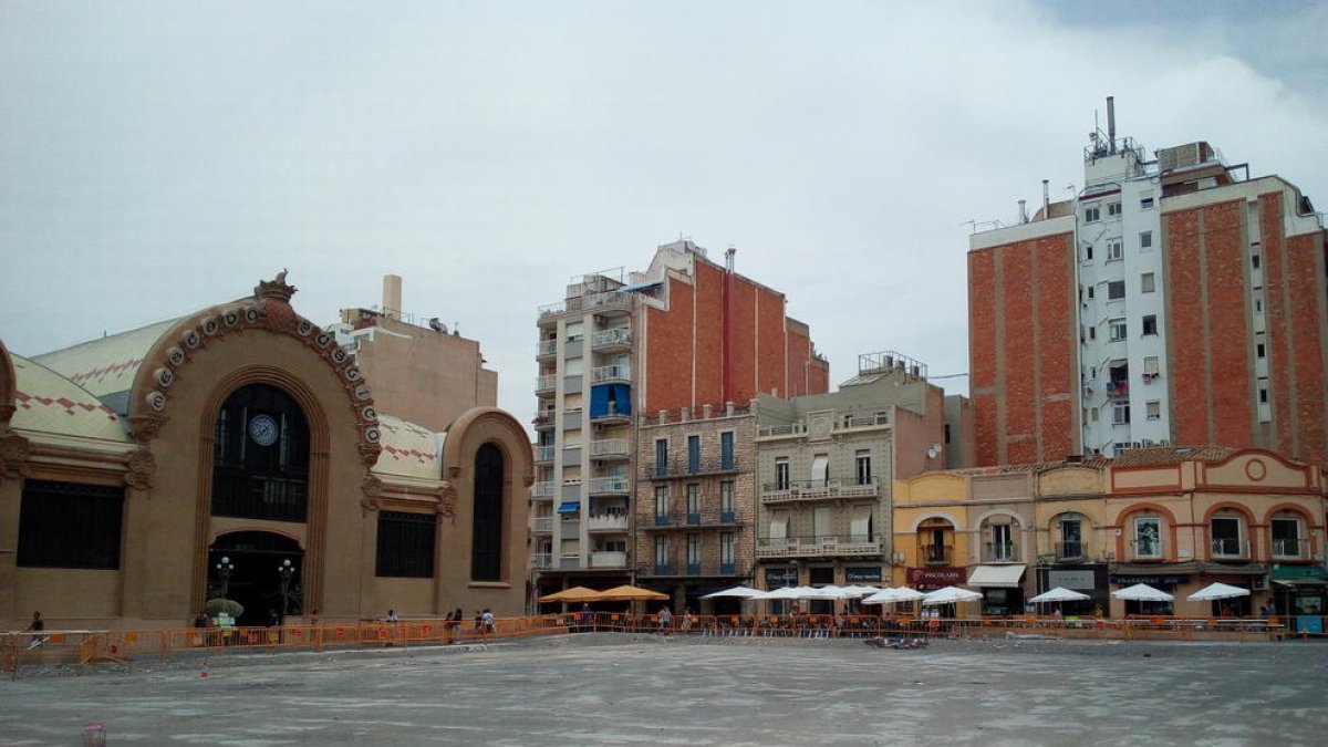 Els empresaris de l'entorn del Mercat, «farts d'esperar» la remodelació de plaça Corsini