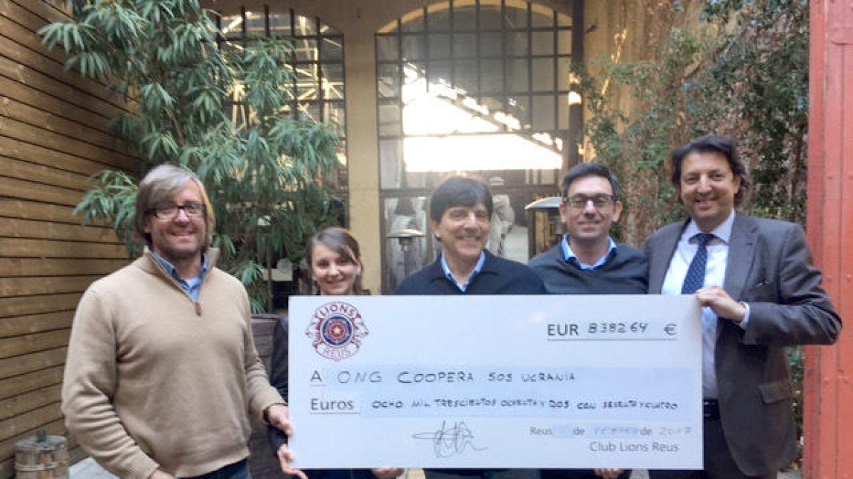 El Club Lions de Reus entrega 8.300 euros a l'ONG Coopera