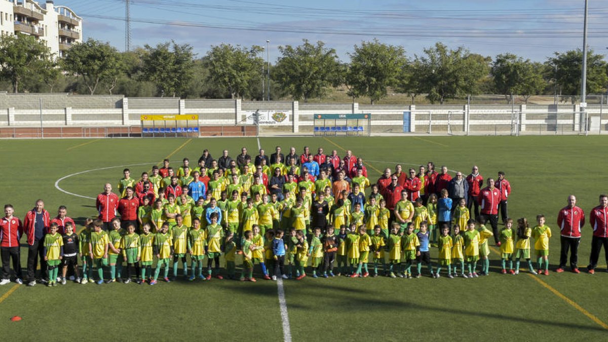 El Centre d'Esports Constantí presenta els seus equips de futbol davant l'afició
