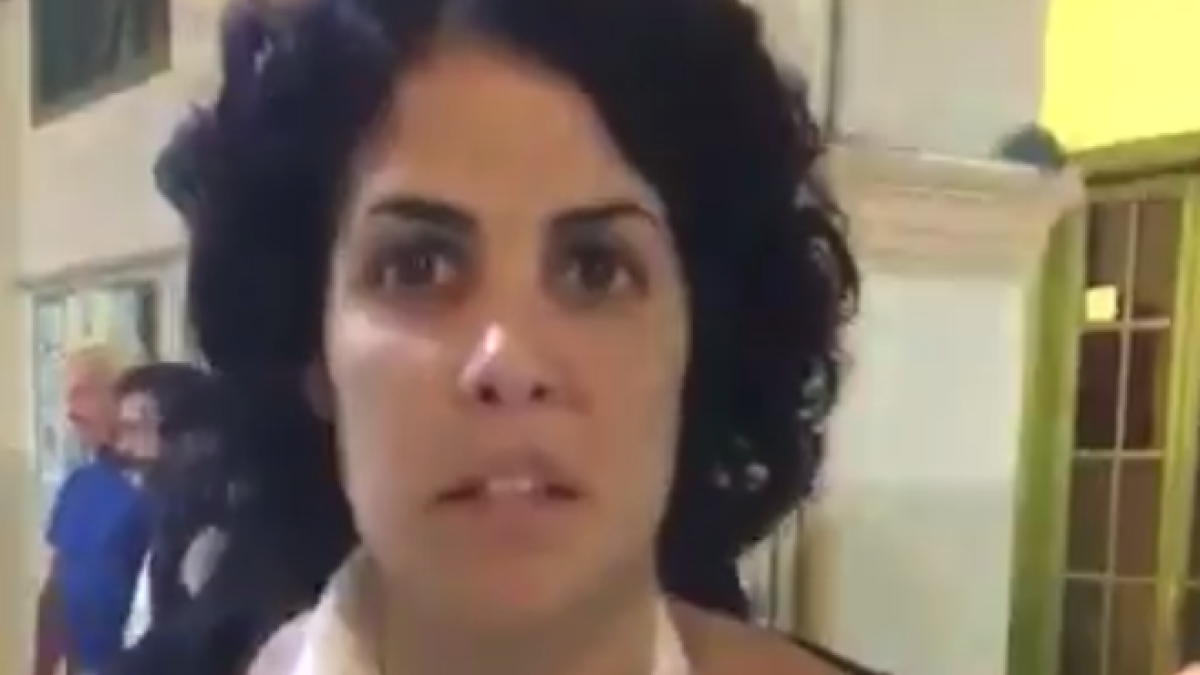 Marta: «Me han tirado por las escaleras y me han roto los dedos de la mano, uno por uno, expresamente»