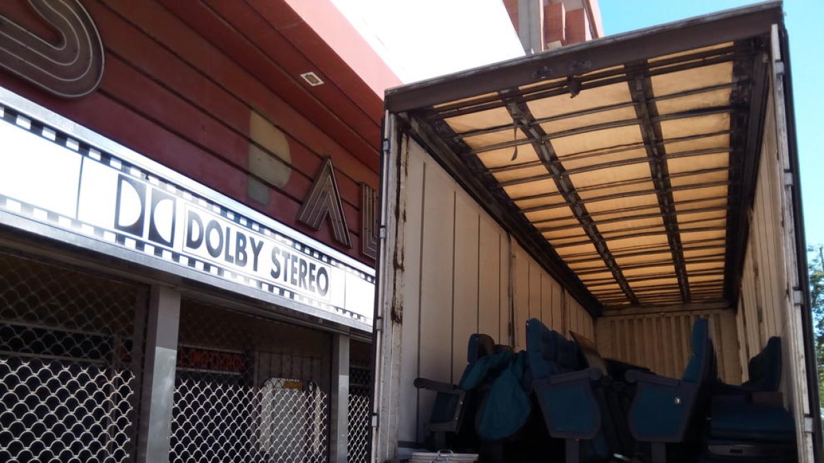 El Palace es desmantella i part de les butaques van al Pla de Santa Maria