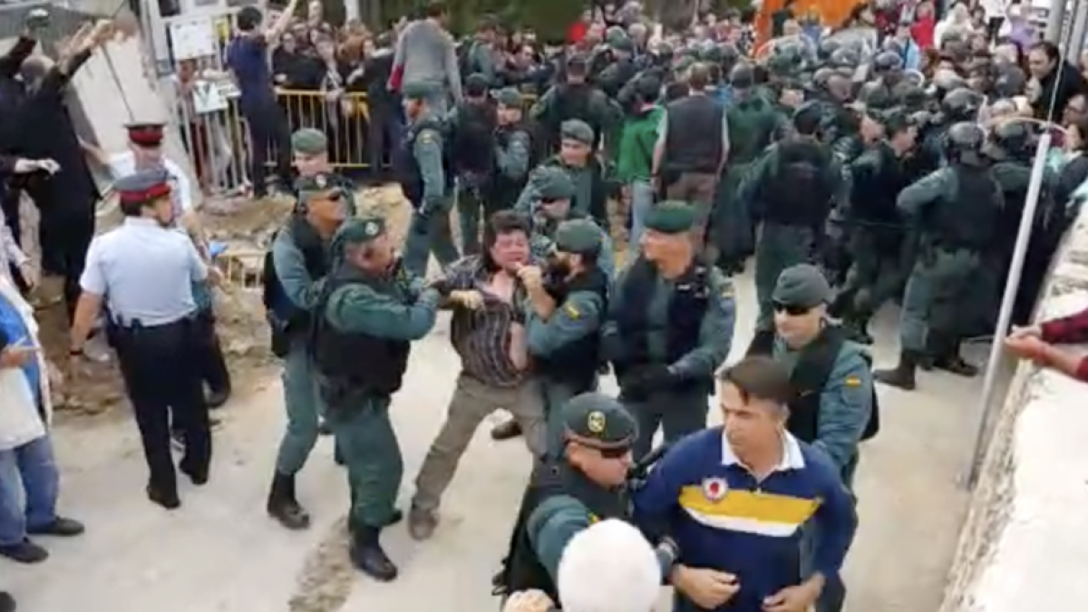 Salut xifra en 465 els ferits per les càrregues de la Guàrdia Civil i la policia espanyola l'1-O