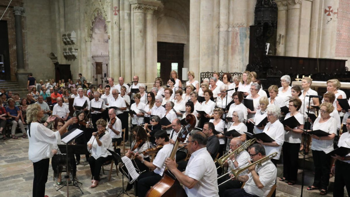 Les campanes del carrilló francès mòbil omplen de so la Catedral