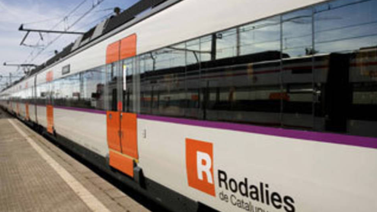 Adif y Renfe implantan nuevos horarios para reducir la duración del trayecto de la línea R15 entre Riba-roja y Barcelona